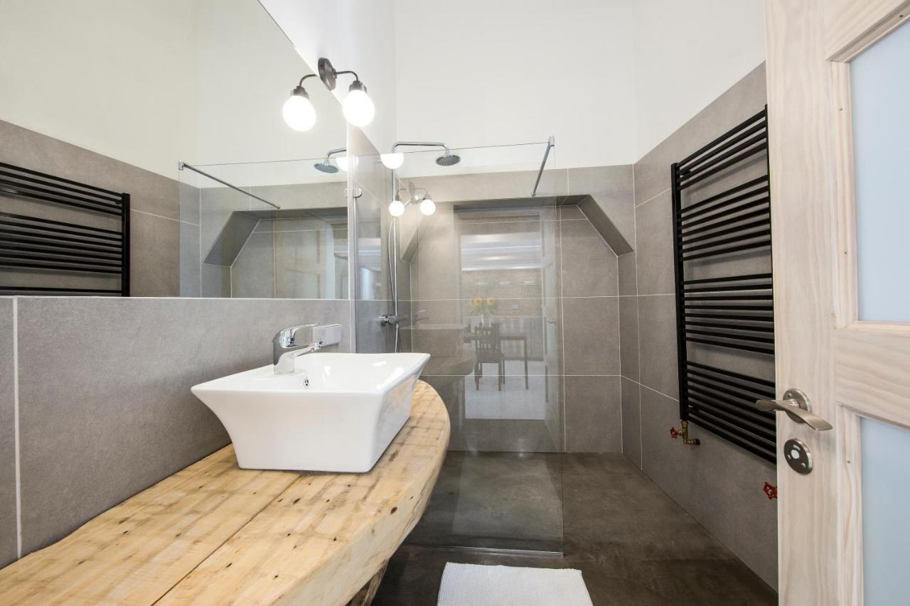 Stylish Studio Apartment In The Heart Of Riga Ngoại thất bức ảnh